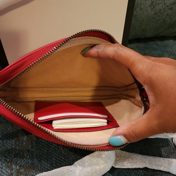 ‼️SOLD‼️Gucci Marmont Crossbody Bag - Picture 4 of 4